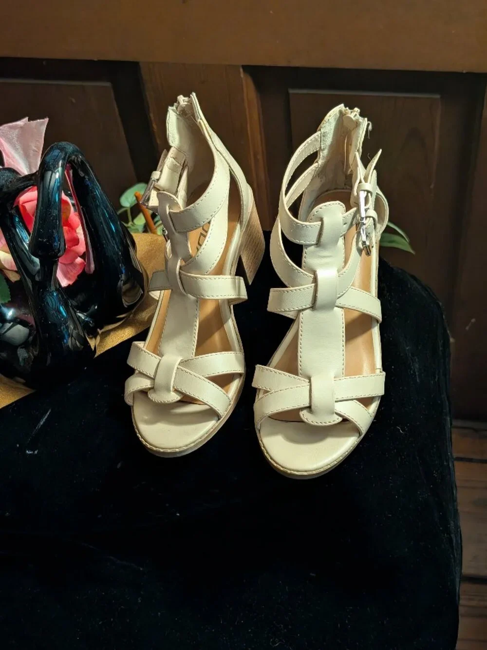Soda Girls Sandals - Cream - Crisscross band - Soft Sole - Ankle Strap Sz 2M
